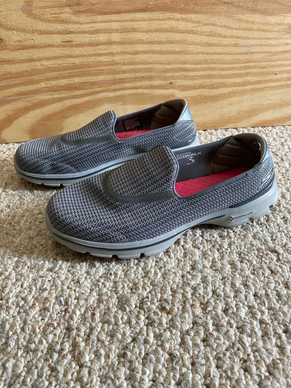 Skechers Go Walk 3 Slip-On Walking Sneakers in Gray with Pink Insole 8.5 - Picture 3 of 14